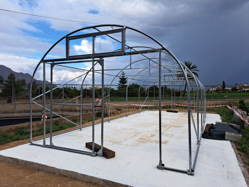 21. Estructura del invernadero terminada de ensamblar